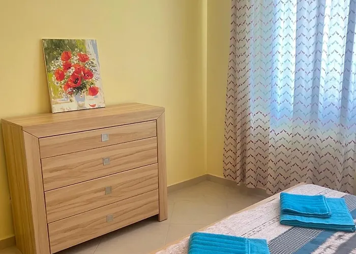 Cherno Apartment Achtopol